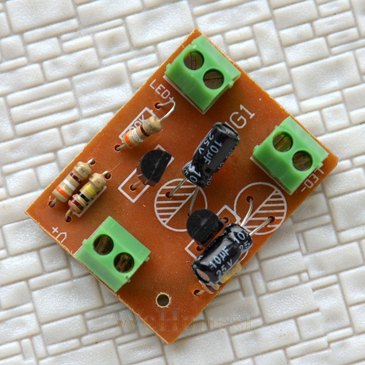 1 pcs compact Circuit Board to make the crossing signals flash Alternately